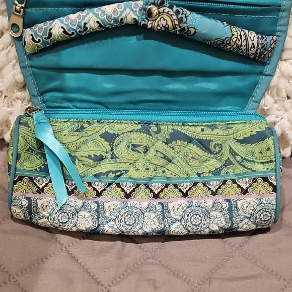 Modella Blue and Green Travel Jeweley Bag with Quilted Design - Picture 9 of 16